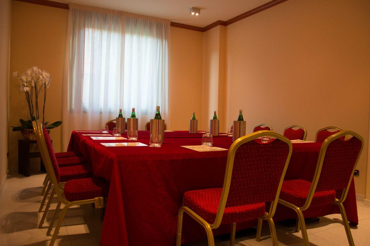 Palace Hotel Legnano Kültér fotó